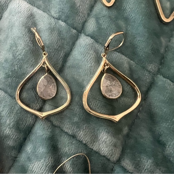 4 Pairs of Costume Jewelry Earrings - Picture 13 of 14